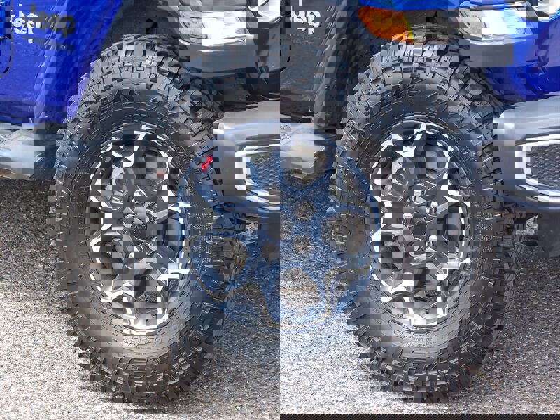 Used 2018 Jeep Wrangler Unlimited Sahara image 4