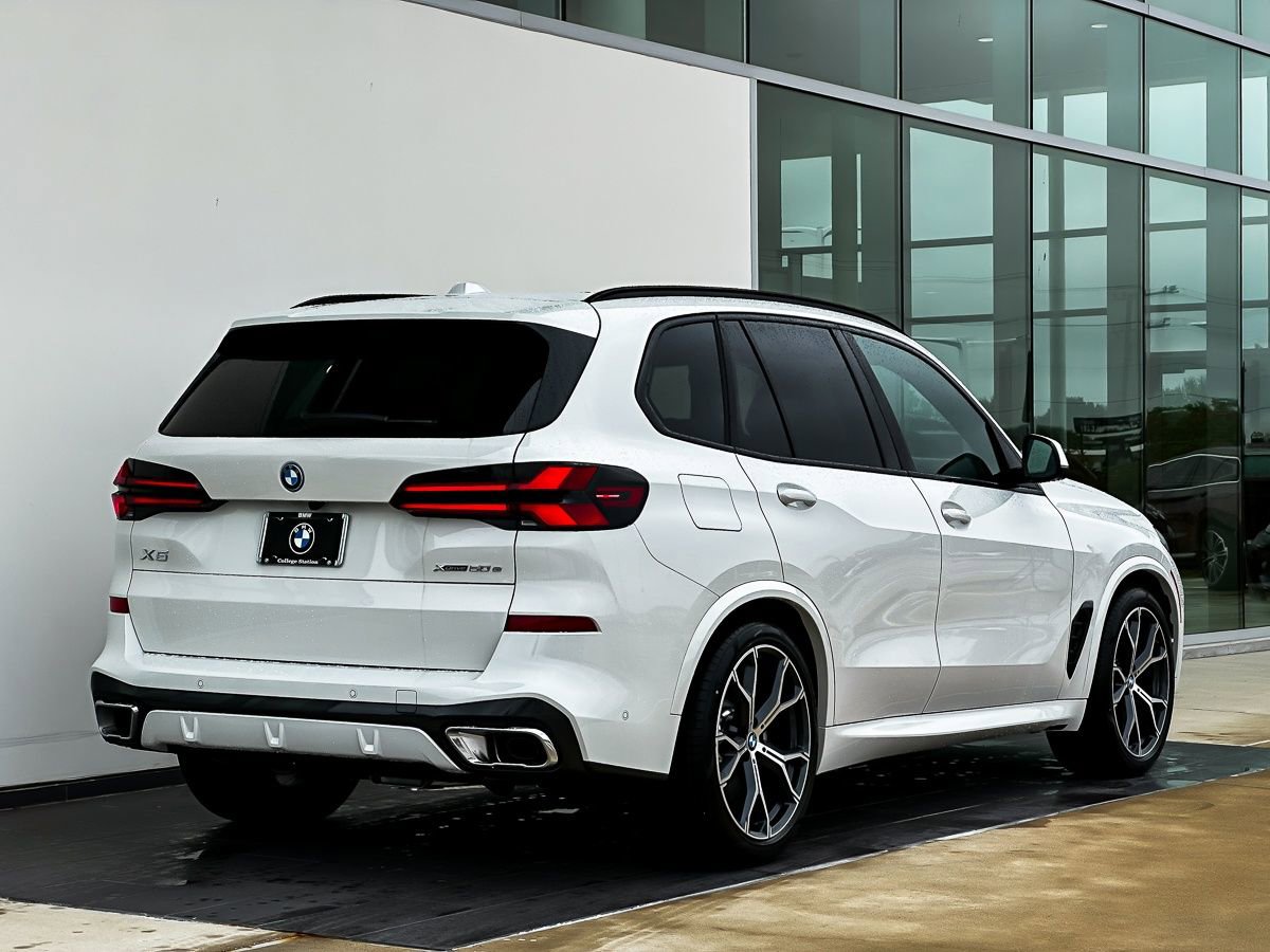 New 2026 BMW X5 xDrive50e w/ M Sport Package image 4