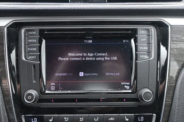 Used 2018 Volkswagen Passat 2.0T SE FWD image 17