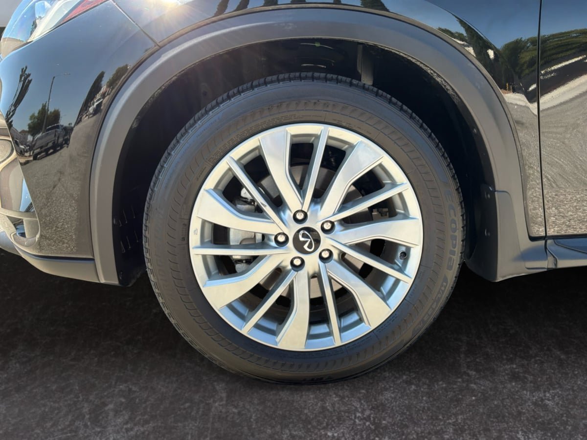Used 2023 INFINITI QX50 Luxe w/ Cargo Package FWD image 9
