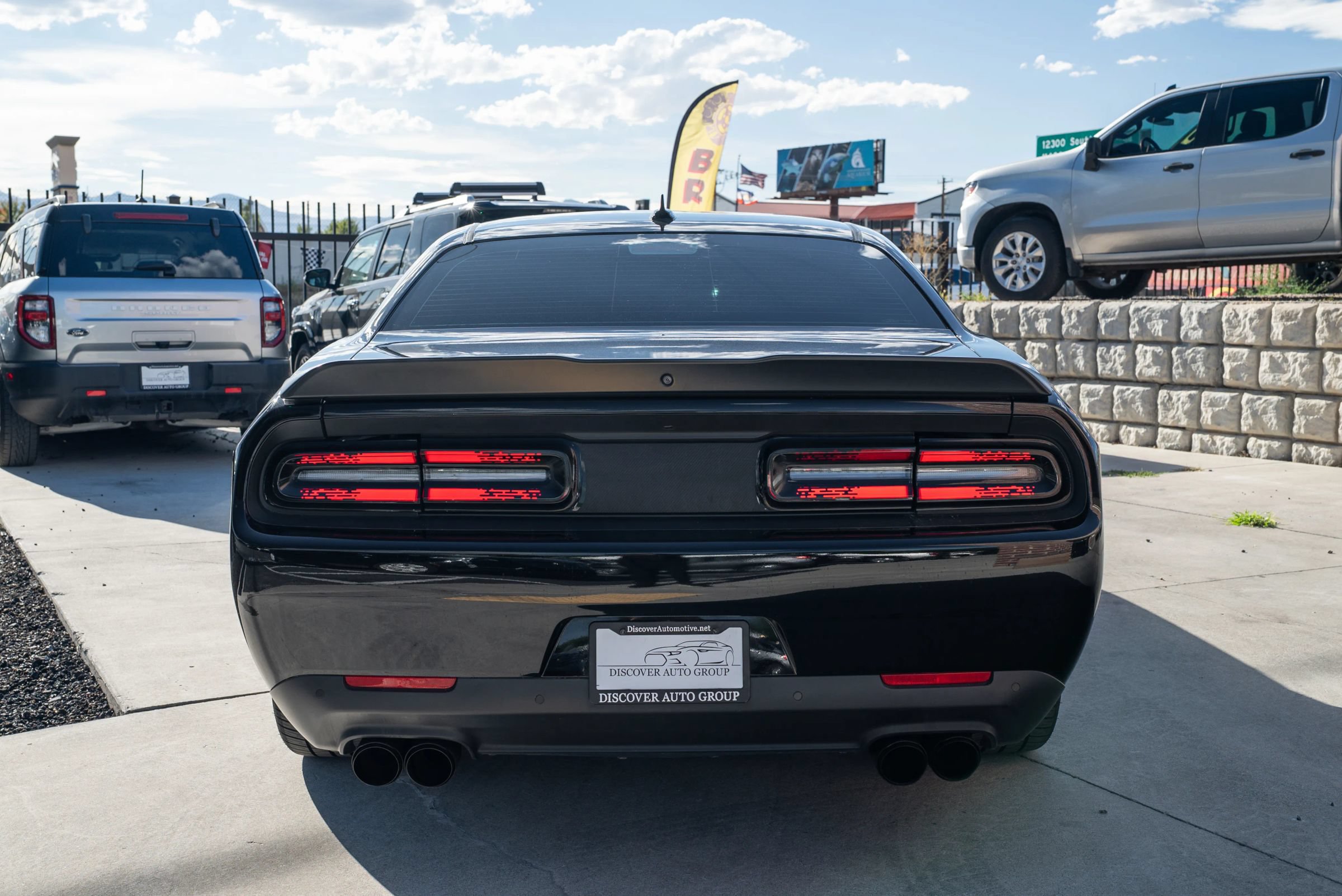 Used 2017 Dodge Challenger R/T Scat Pack w/ Leather Interior Group RWD image 6