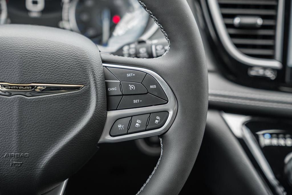 New 2025 Chrysler Pacifica Select FWD image 23