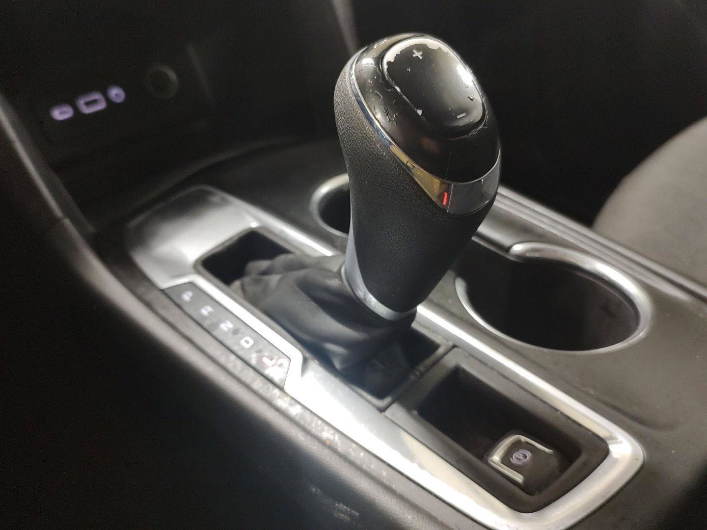 Used 2020 Chevrolet Equinox LT w/ Driver Convenience Package image 12