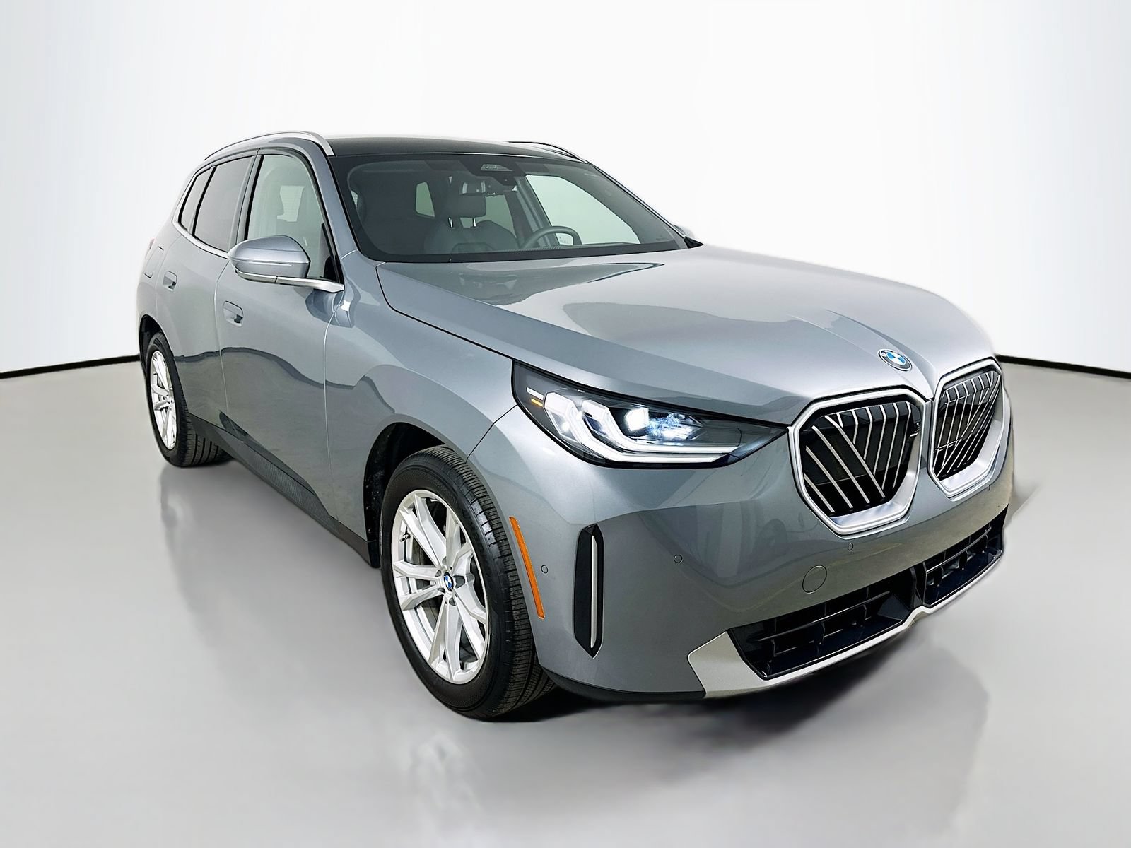 Used 2025 BMW X3 xDrive30i AWD/4WD image 3