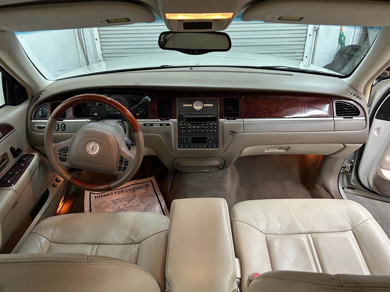 Used 2004 Lincoln Town Car Ultimate RWD image 32