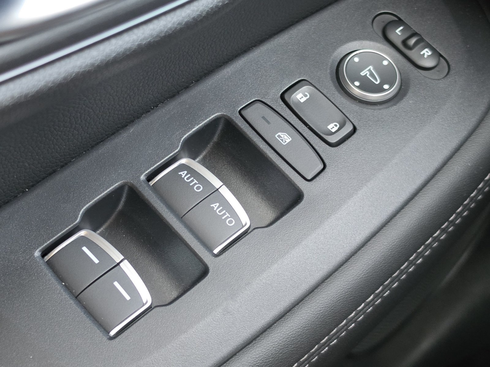Used 2024 Honda HR-V EX-L image 14