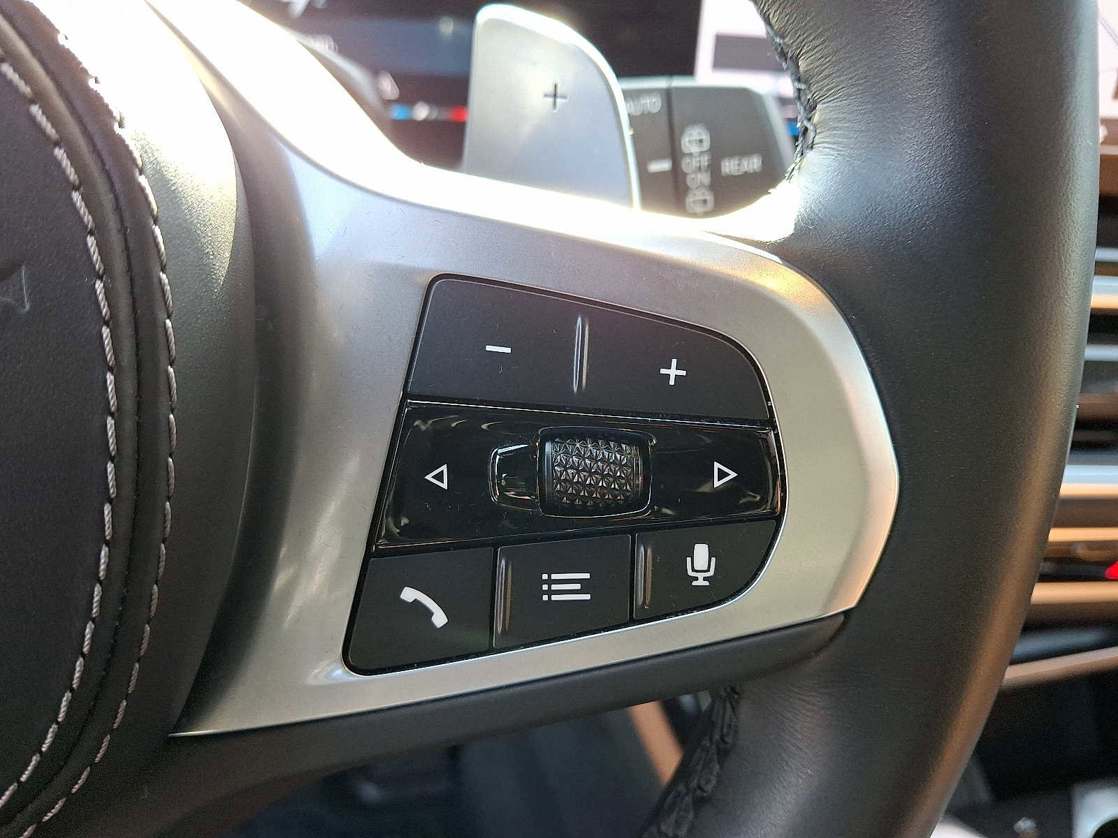 Used 2024 BMW X7 xDrive40i w/ M Sport Package image 25