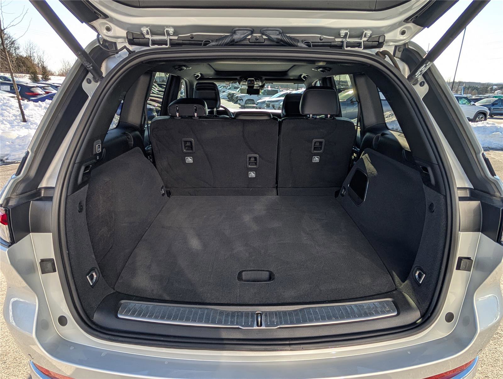 Used 2023 Jeep Grand Cherokee Overland w/ Advanced Protech Group III image 13