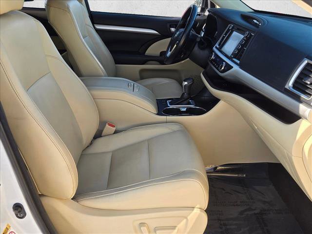 Used 2017 Toyota Highlander XLE image 22