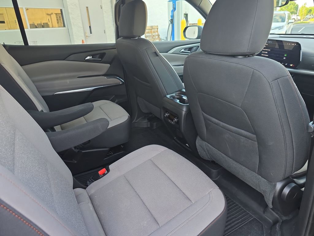 Used 2026 Chevrolet Traverse LT w/ Driver Confidence Package FWD image 11