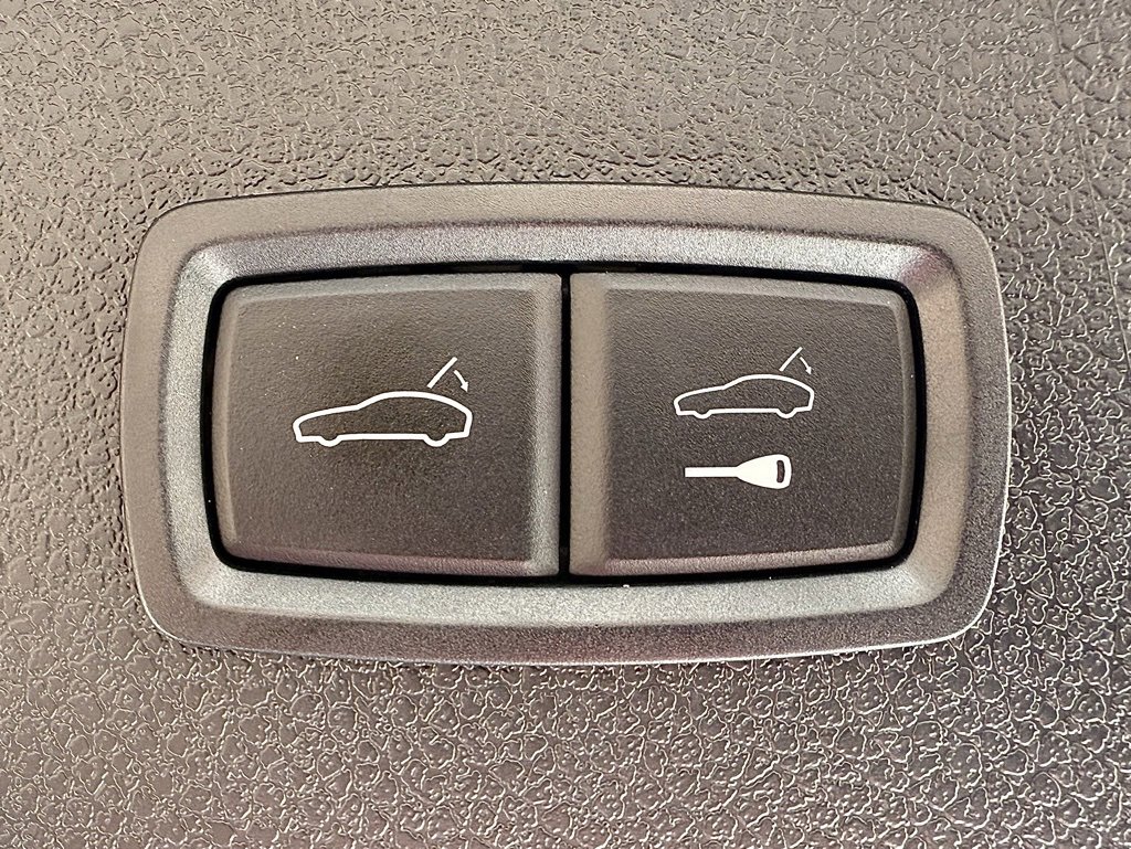 Certified 2024 Porsche Macan image 27