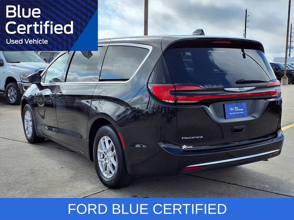 Used 2024 Chrysler Pacifica Touring-L FWD image 4