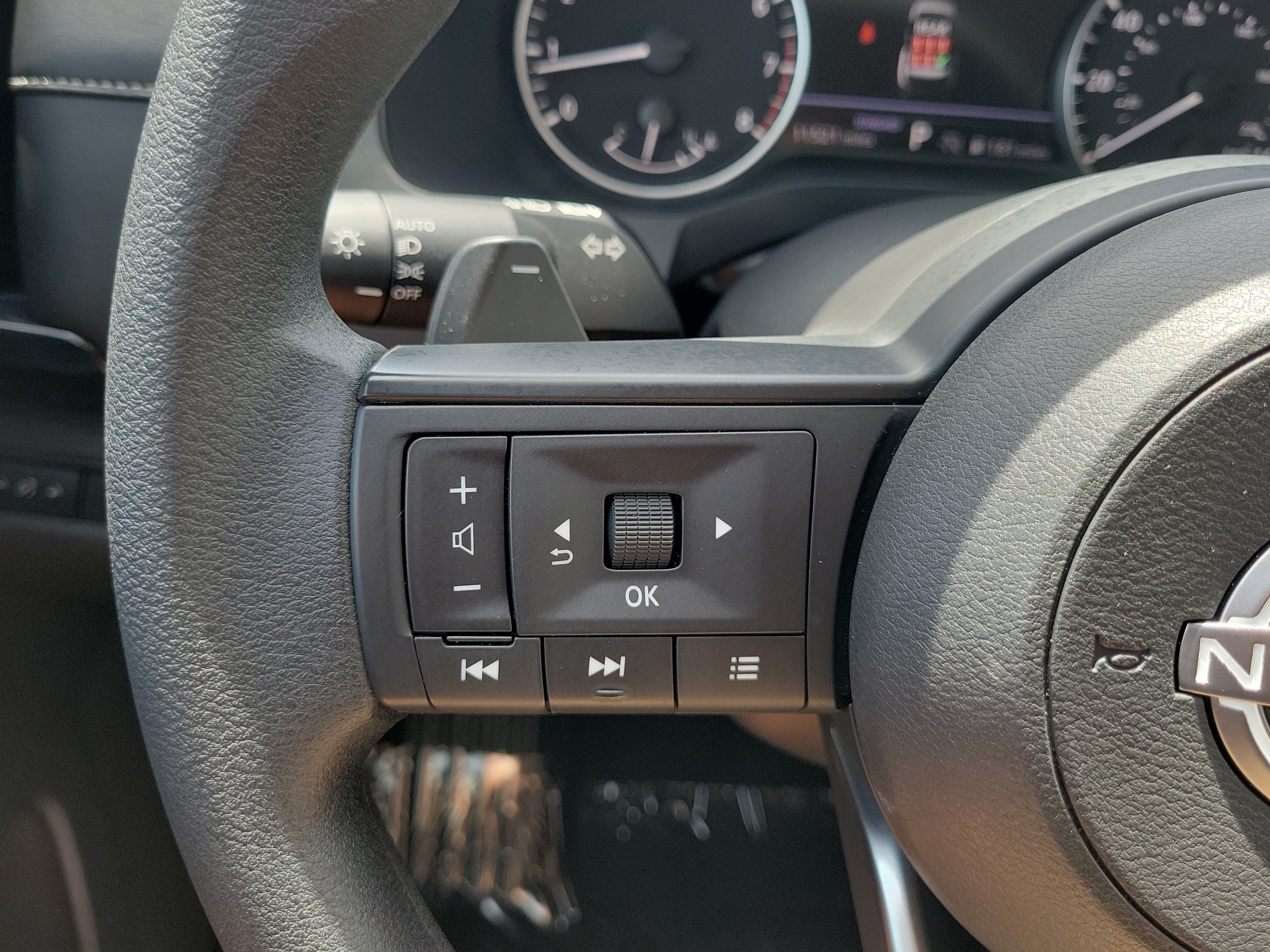 Used 2025 Nissan Pathfinder S FWD image 25