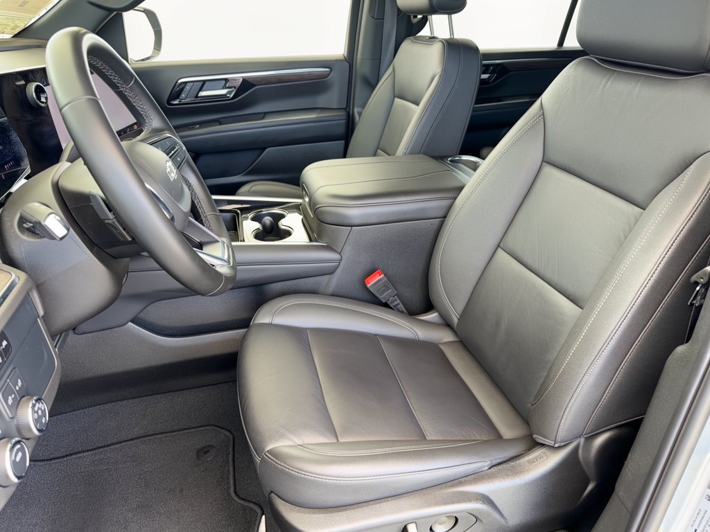 Used 2025 Chevrolet Suburban Z71 AWD/4WD image 5