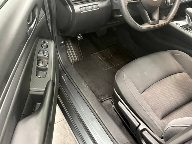 Used 2024 Nissan Altima 2.5 S FWD image 9