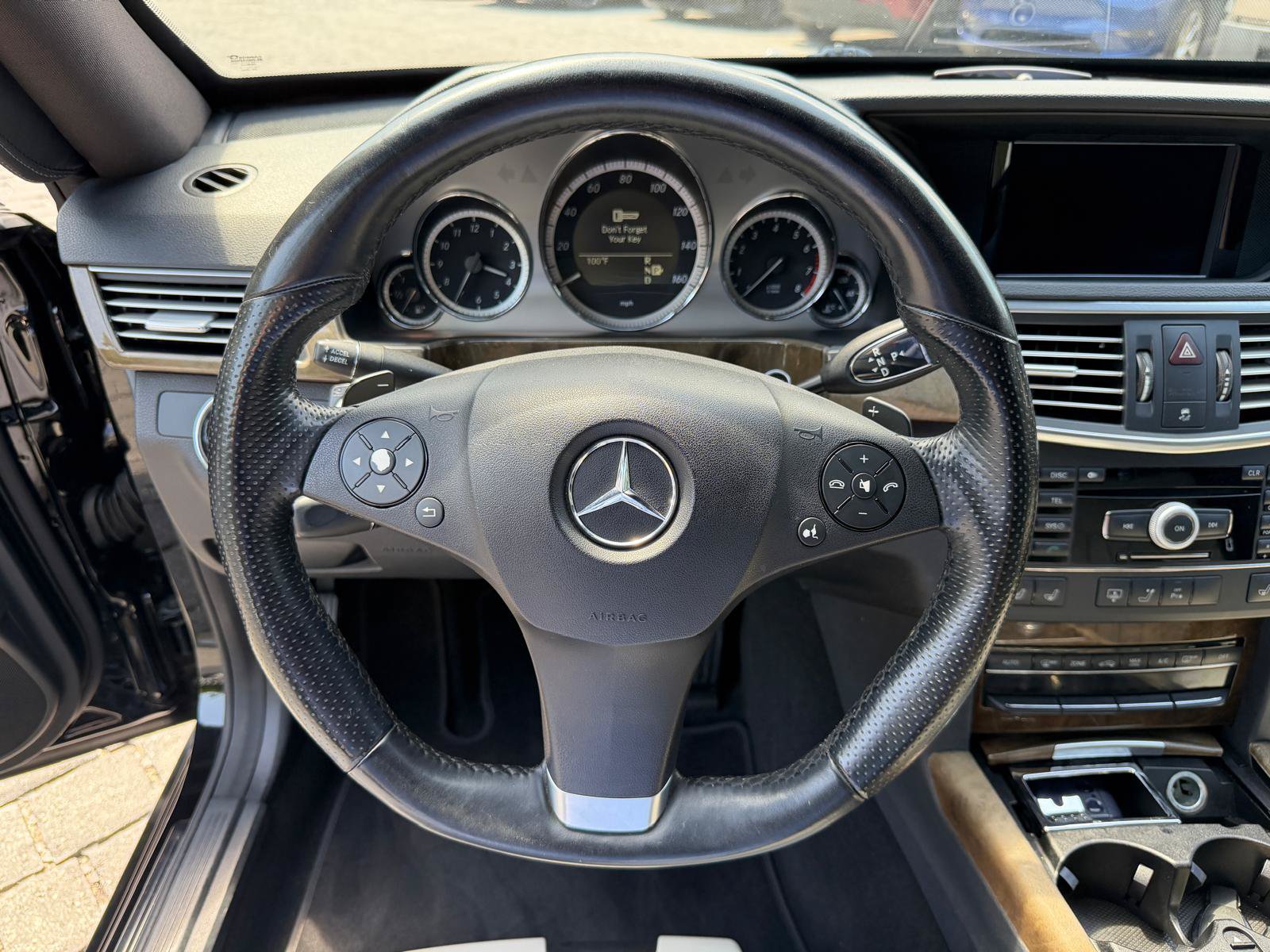 Used 2010 Mercedes-Benz E 550 Sedan image 28