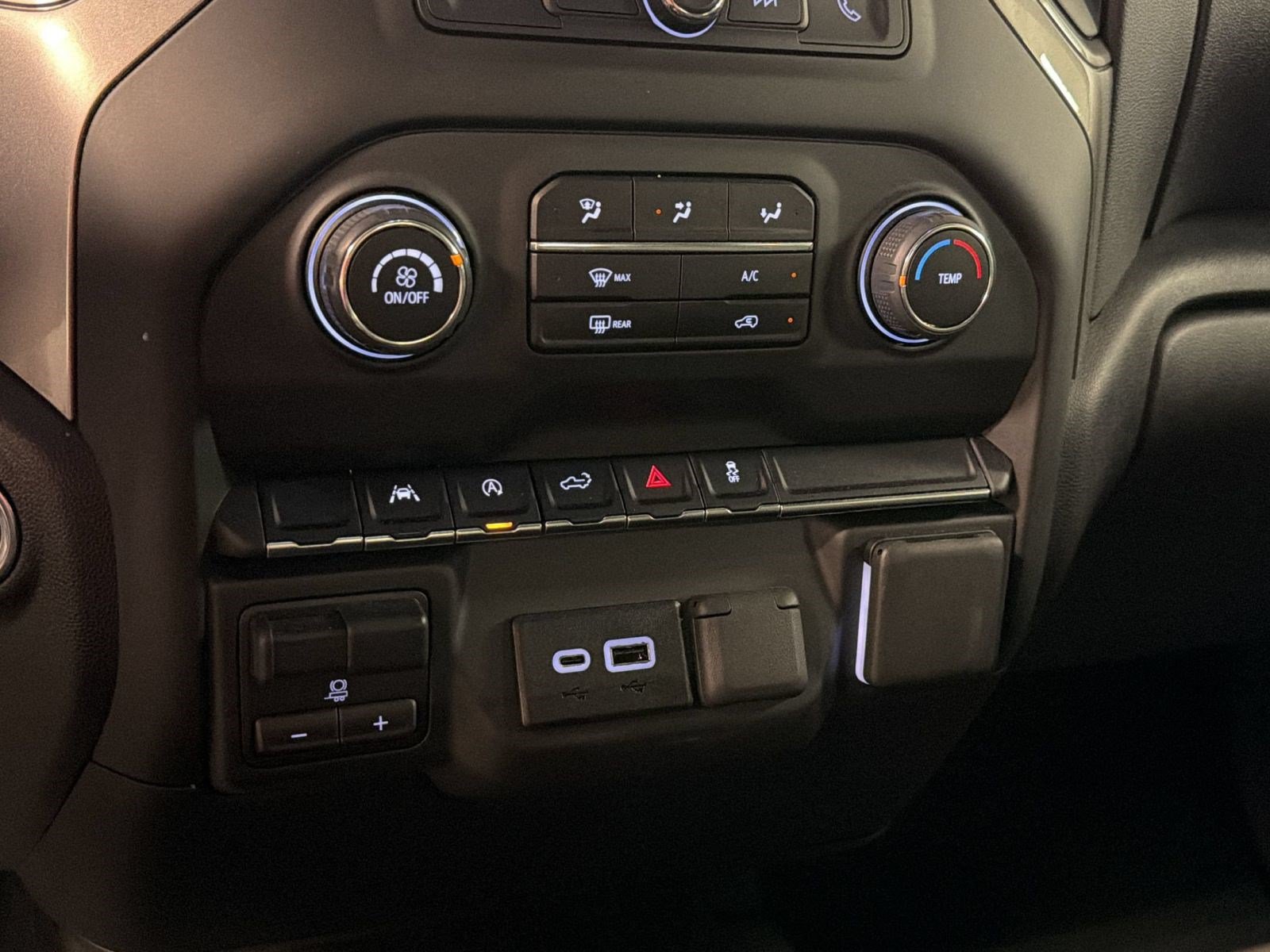 Used 2025 Chevrolet Silverado 1500 Custom AWD/4WD image 17