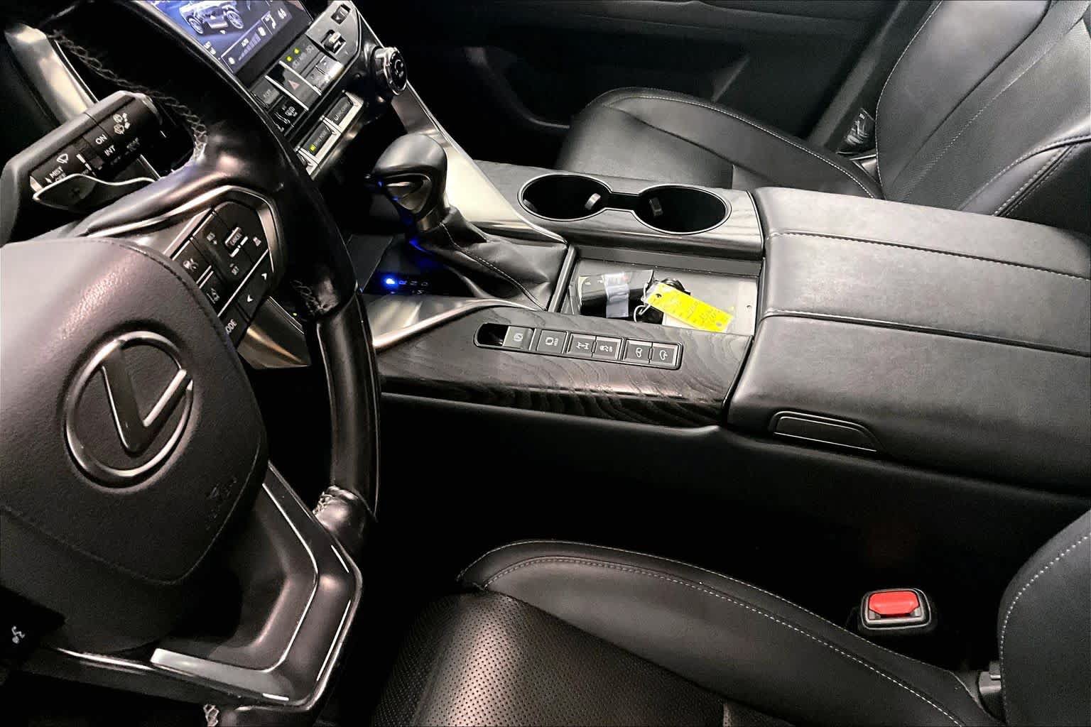 Used 2022 Lexus LX 600 4WD w/ Luxury Package image 16