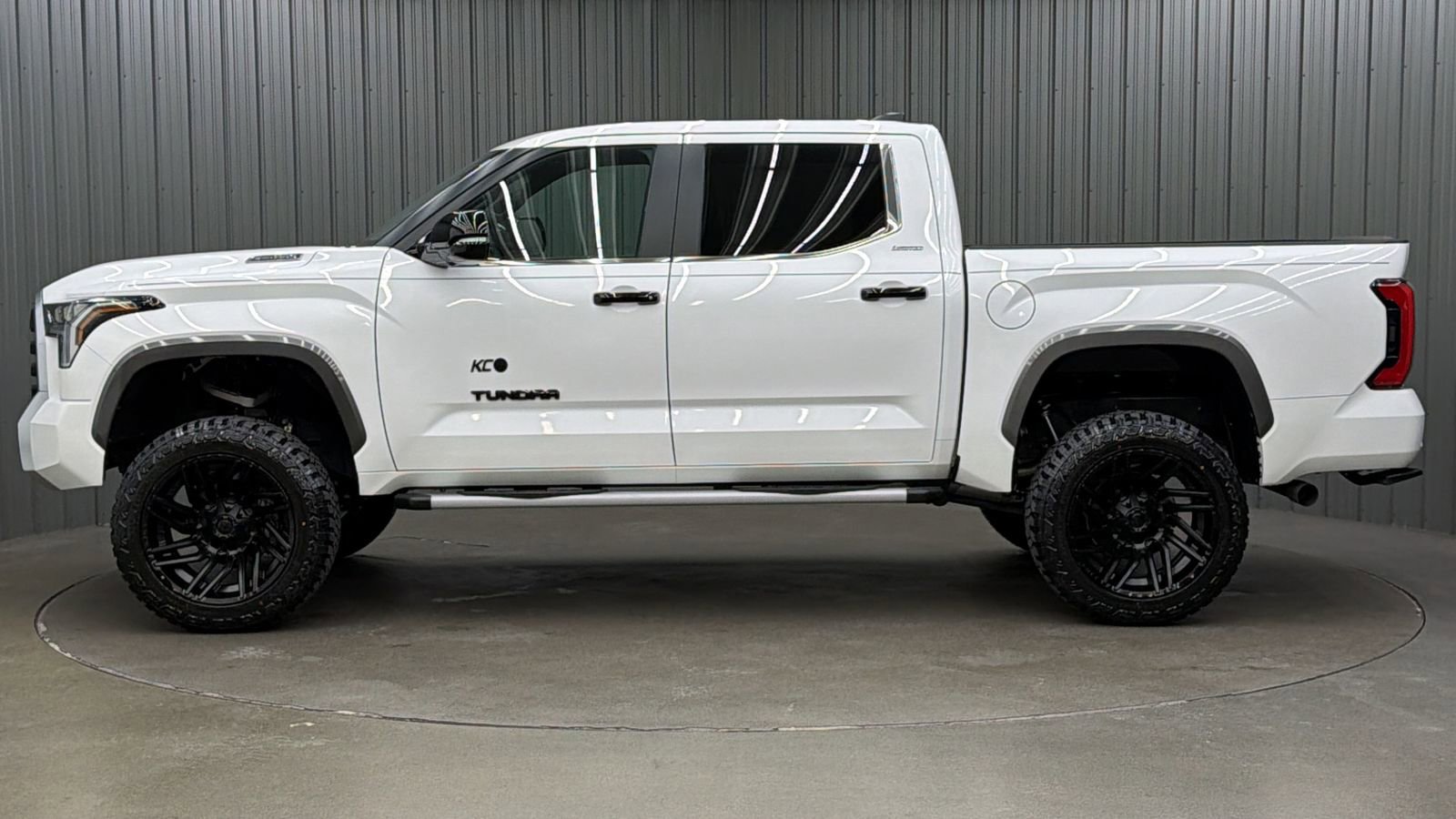 Used 2025 Toyota Tundra Limited image 2