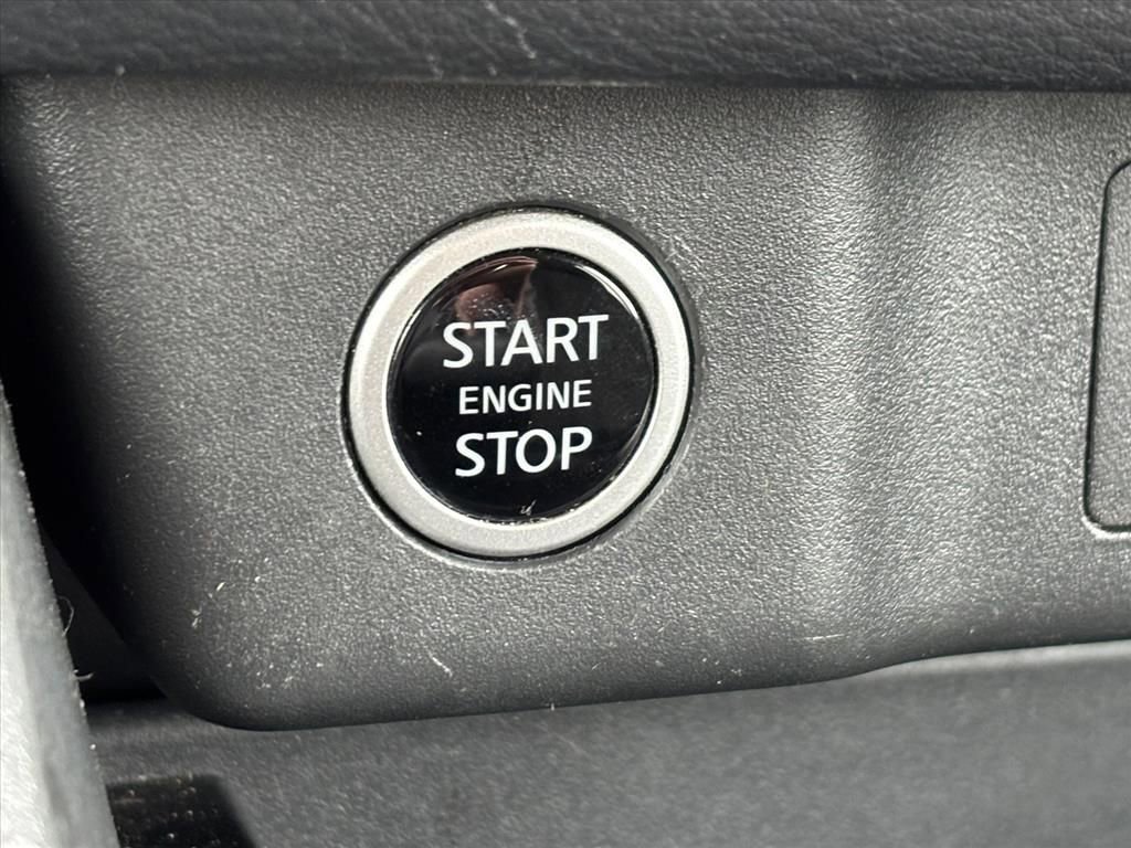 Used 2023 Nissan Rogue S image 17