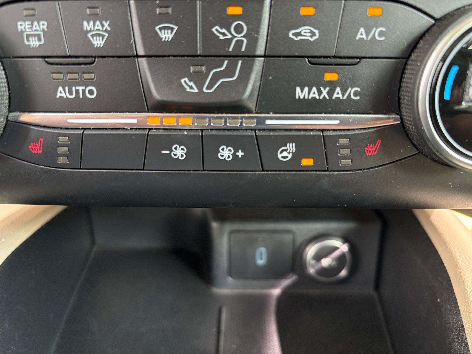 Used 2020 Ford Escape Titanium AWD/4WD image 23