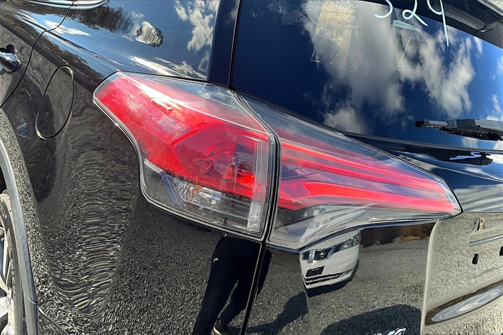 Used 2018 Toyota RAV4 XLE image 26