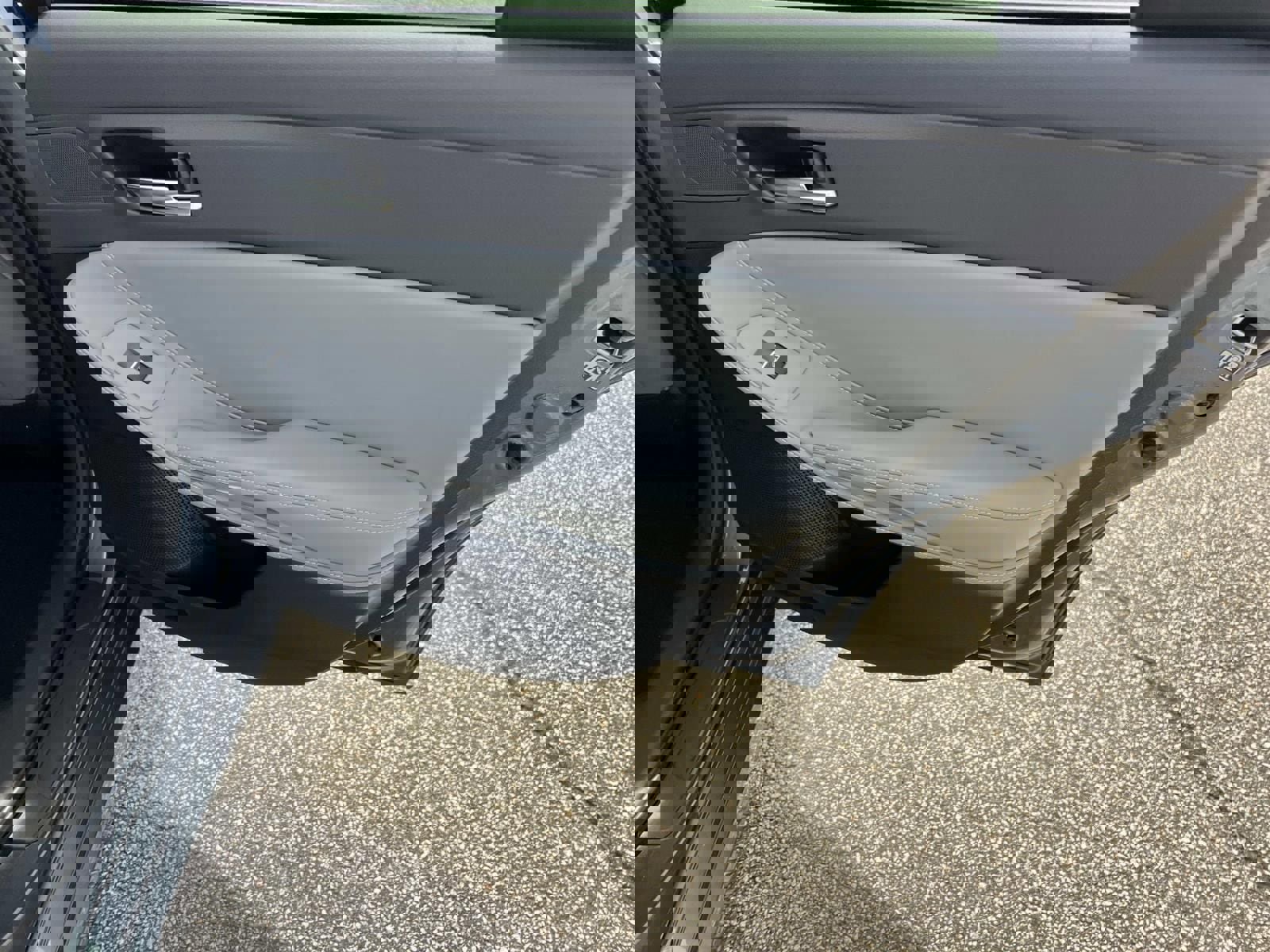 Used 2019 Toyota Avalon XLE w/ Moonroof Package image 16