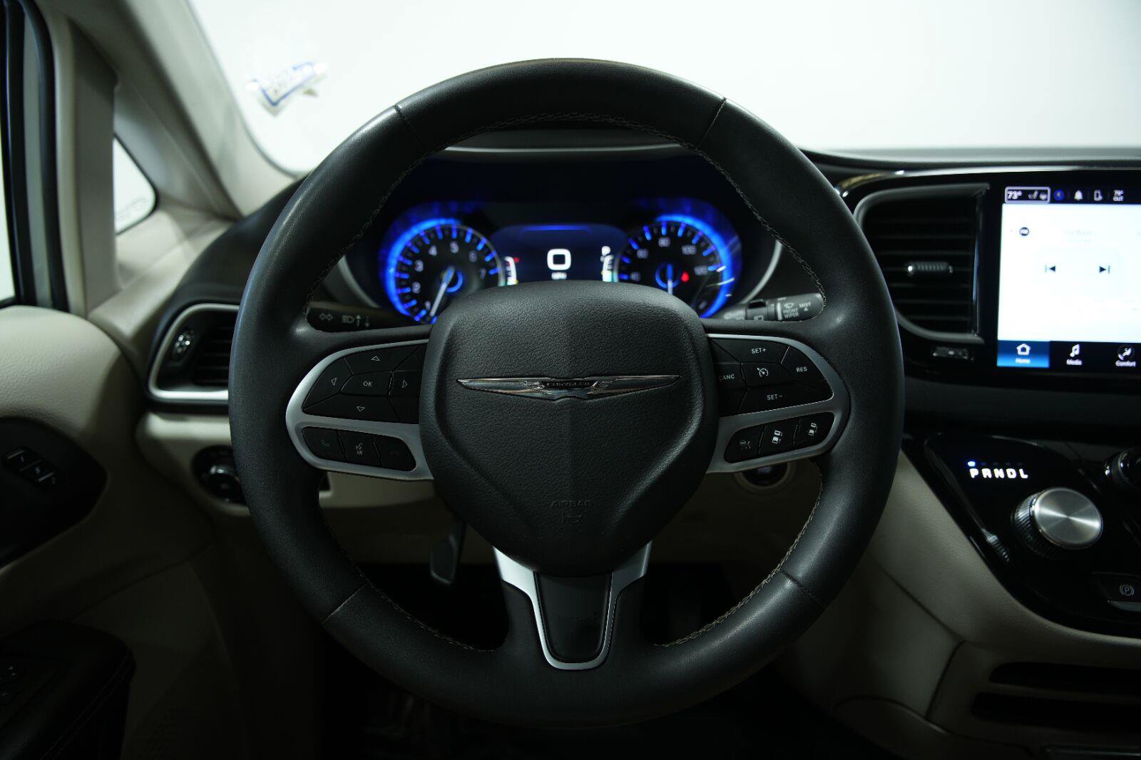 Used 2023 Chrysler Pacifica Touring-L FWD image 33