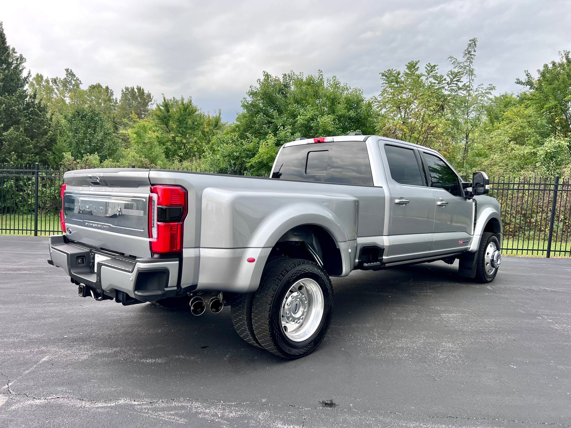 Used 2024 Ford F450 Limited w/ FX4 Off-Road Package image 31