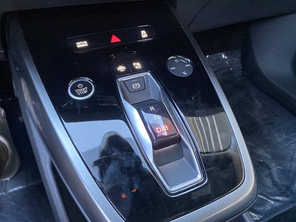 Used 2022 Audi Q4 e-tron Premium Plus image 37