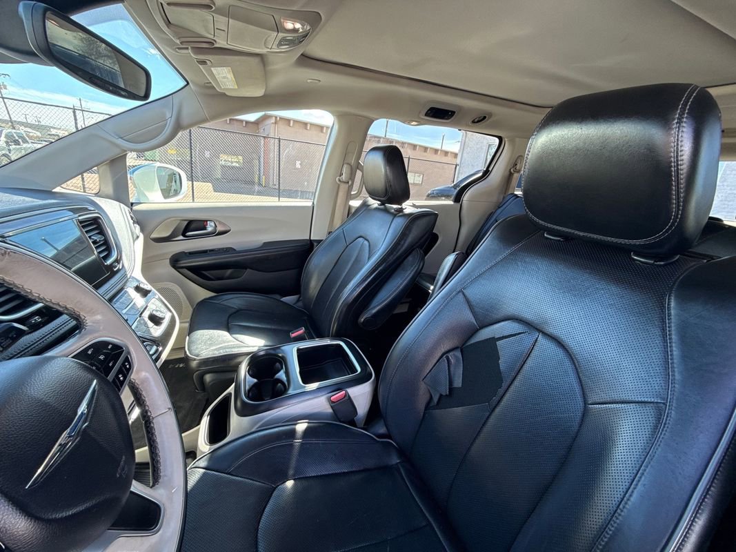 Used 2017 Chrysler Pacifica Limited image 20