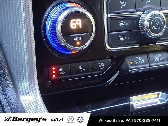 Used 2021 GMC Yukon Denali w/ Denali Premium Package image 28