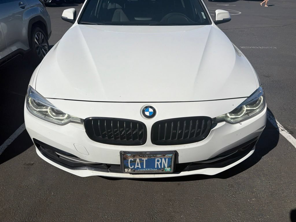 Used 2018 BMW 330e w/ Convenience Package RWD image 5