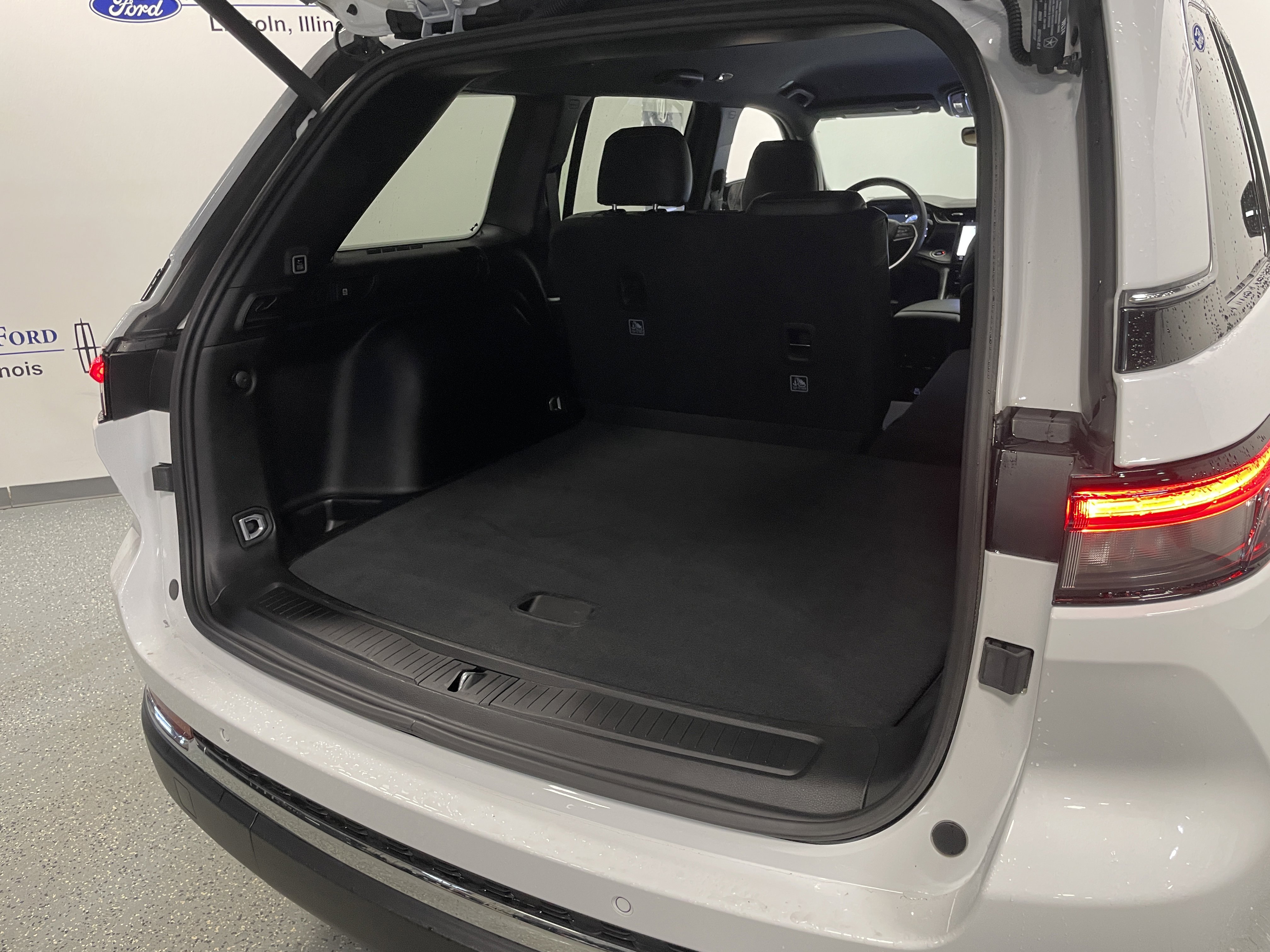 Used 2024 Jeep Grand Cherokee Limited image 28