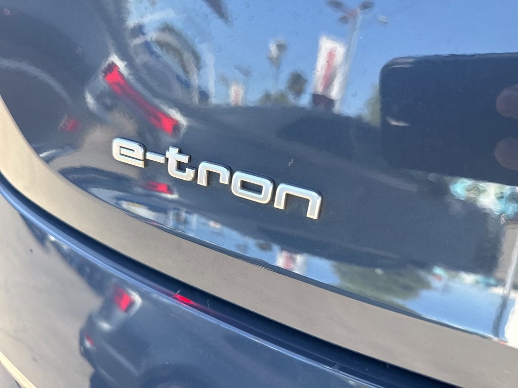 Used 2020 Audi e-tron Prestige w/ Prestige Package image 6