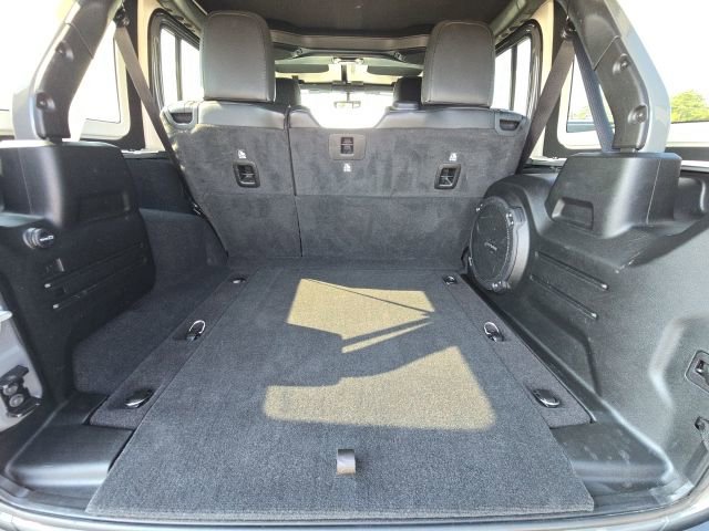 Used 2023 Jeep Wrangler Unlimited Sahara AWD/4WD image 13
