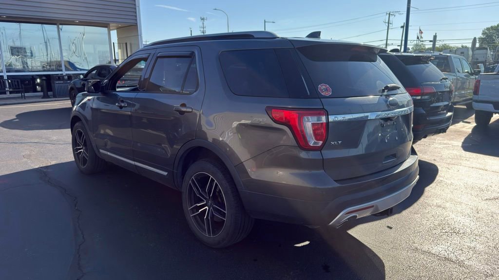 Used 2016 Ford Explorer XLT w/ Equipment Group 202A AWD/4WD image 5
