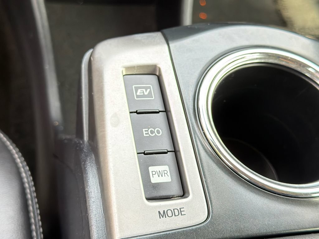 Used 2015 Toyota Prius V Five w/ Advanced Technology Package FWD image 28