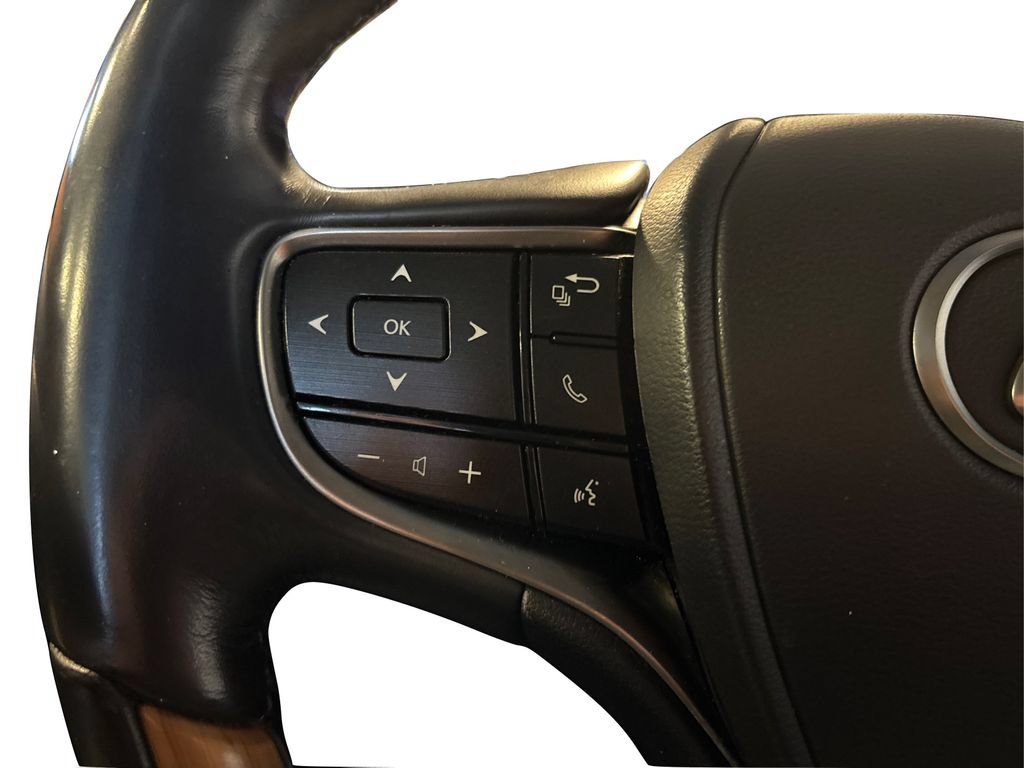 Used 2020 Lexus ES 300h w/ Luxury Package FWD image 29