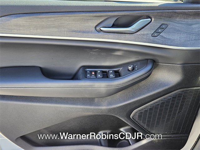 New 2025 Jeep Grand Cherokee Limited w/ Black Appearance Package image 27