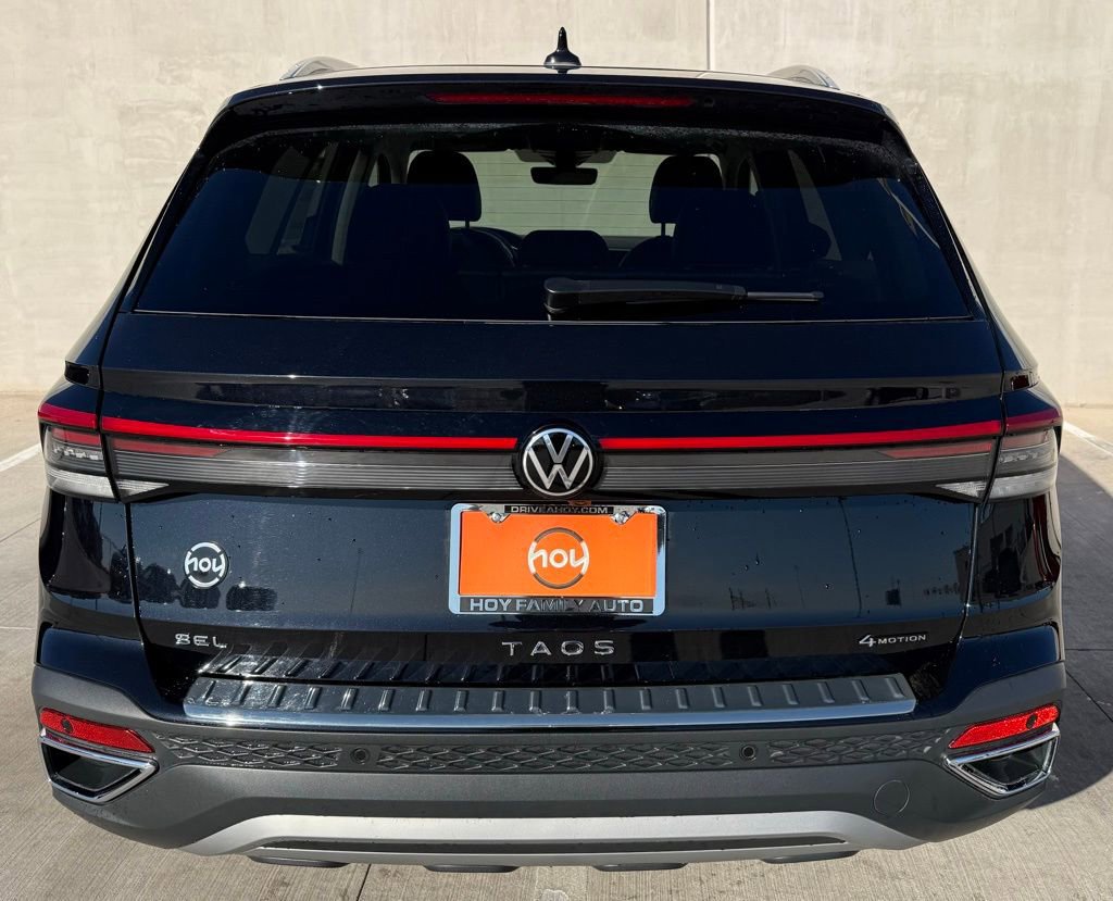 Certified 2025 Volkswagen Taos SEL AWD/4WD image 4