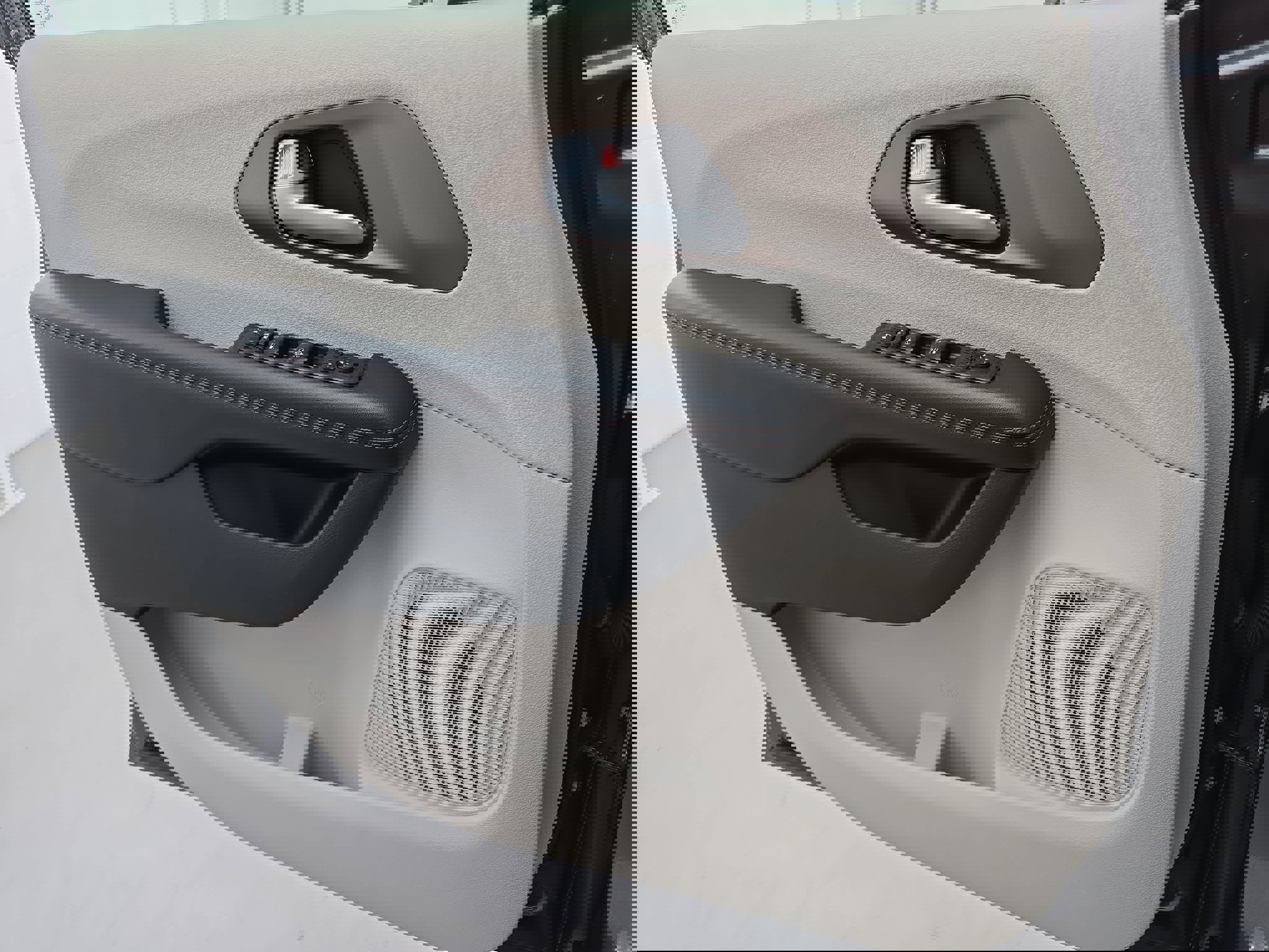 Used 2018 Chrysler Pacifica Touring-L image 28