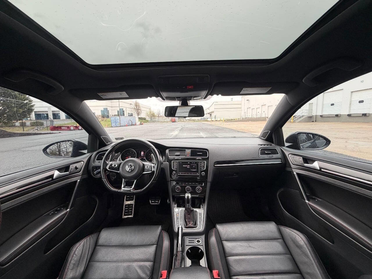 Used 2017 Volkswagen GTI SE image 10