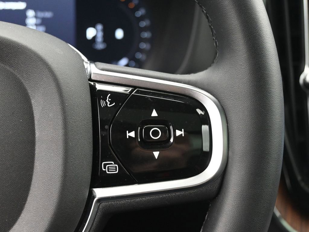 Used 2024 Volvo XC60 B5 Plus w/ Protection Package Premier image 10