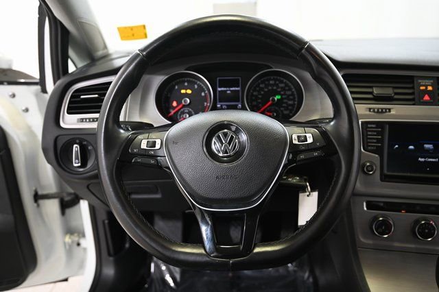 Used 2017 Volkswagen Golf S image 4