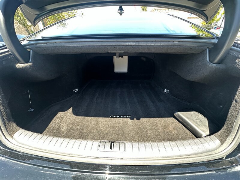 Used 2015 Hyundai Genesis 5.0 RWD image 11