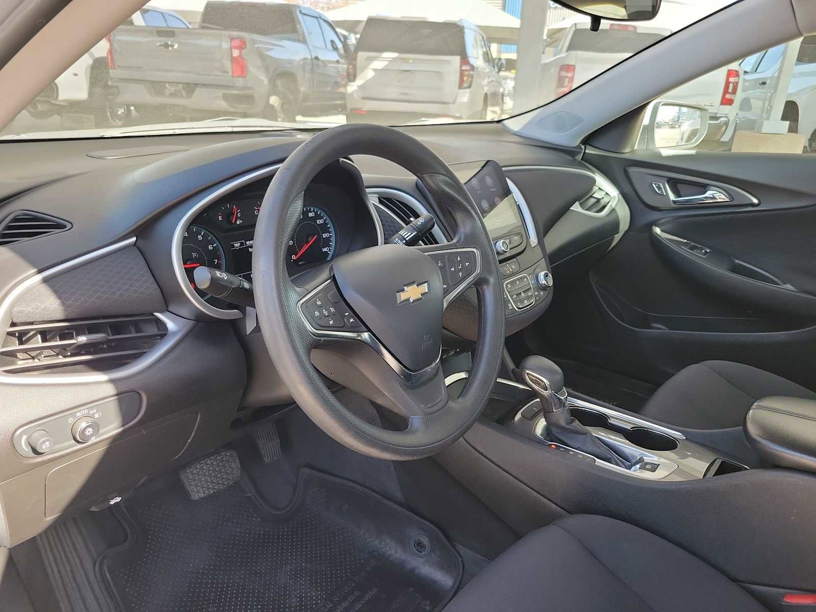 Used 2023 Chevrolet Malibu LT image 2