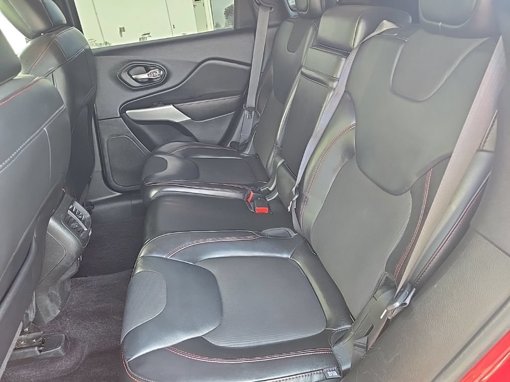 Used 2017 Jeep Cherokee Trailhawk w/ Comfort/Convenience Group AWD/4WD image 34