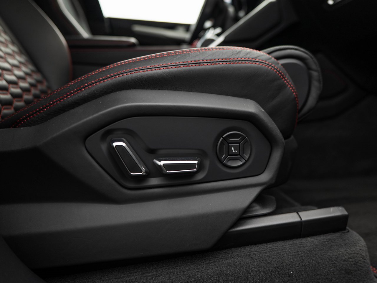 Used 2020 Lamborghini Urus image 29