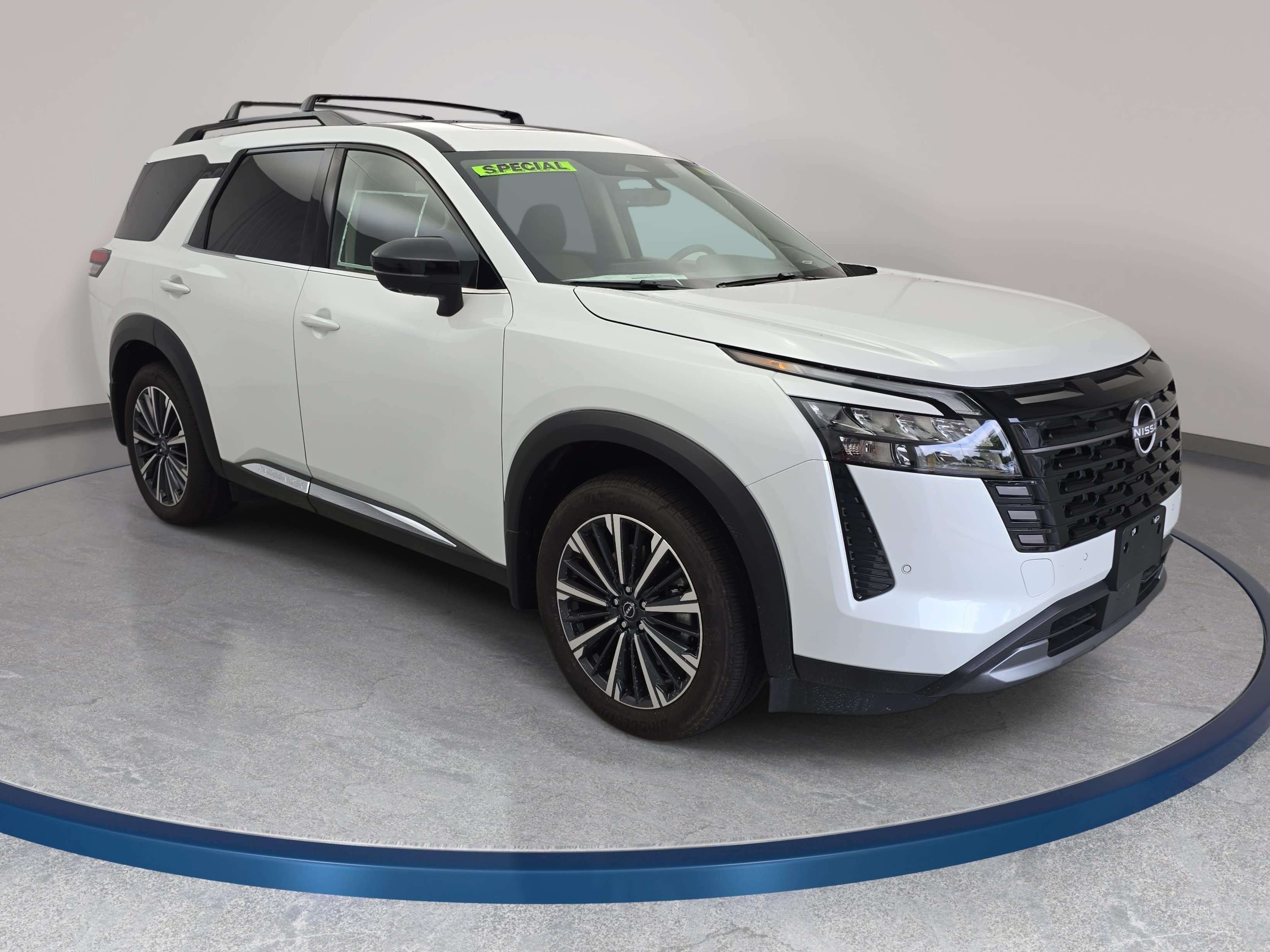 New 2026 Nissan Pathfinder Platinum w/ Cargo Package AWD/4WD image 3
